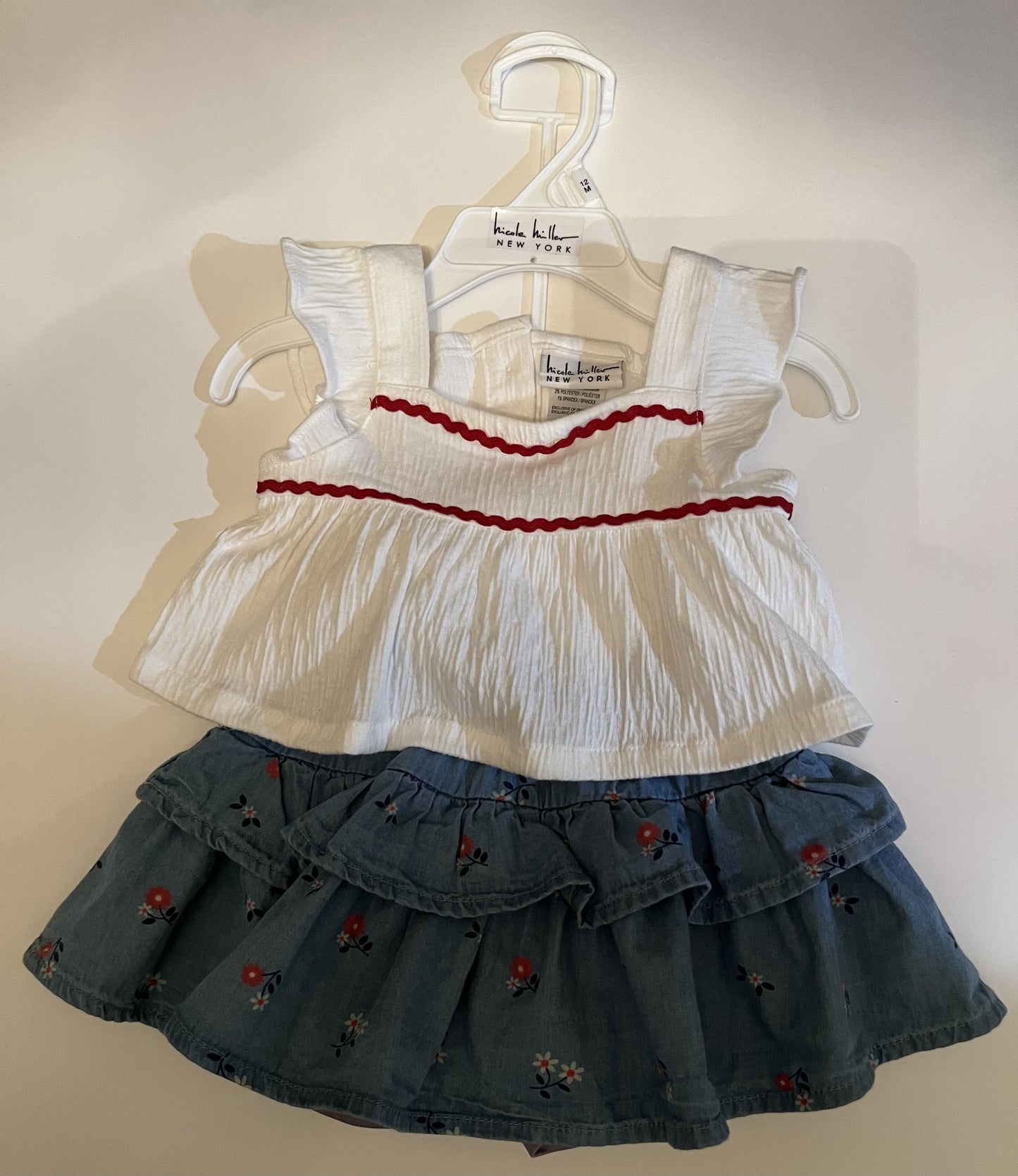 Ensemble deux morceaux-Camisole et jupe-short style denim bleu pale avec un imprimé petites fleurs