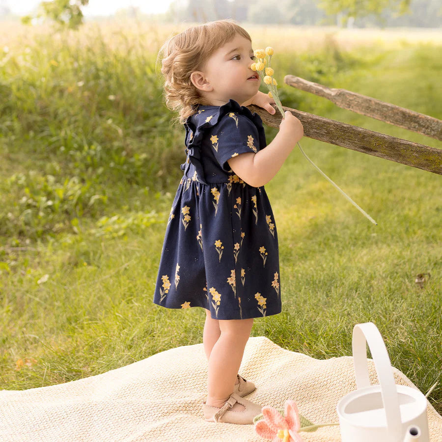 Jonquilles sur robe body bleu marine