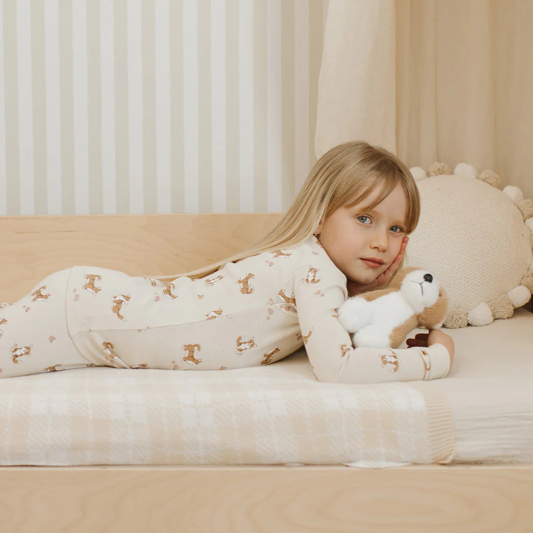 Imprimé corgi sur pyjama blanc antique
