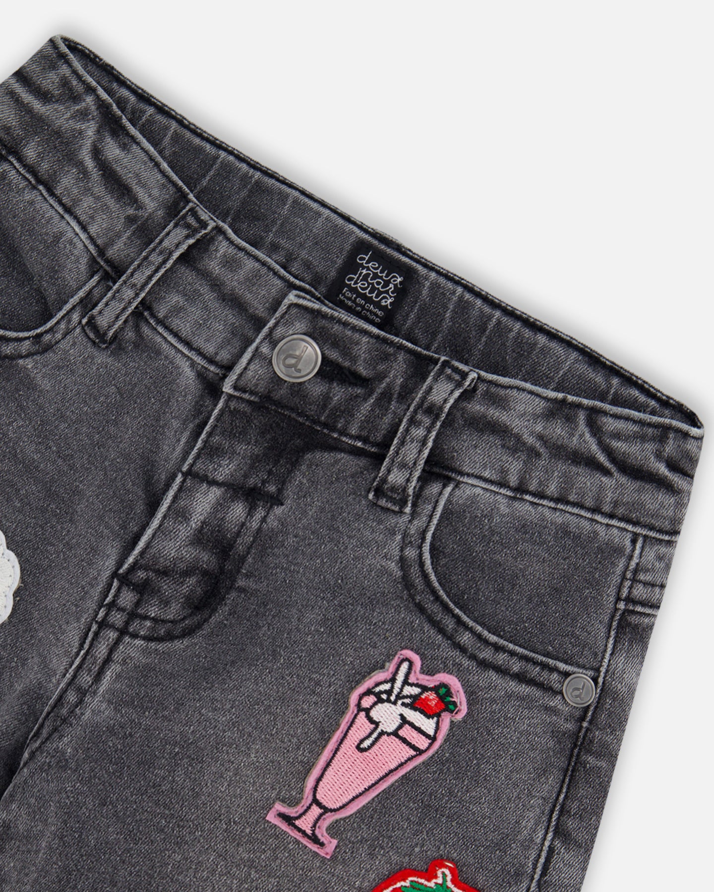 Short avec écussons denim noir