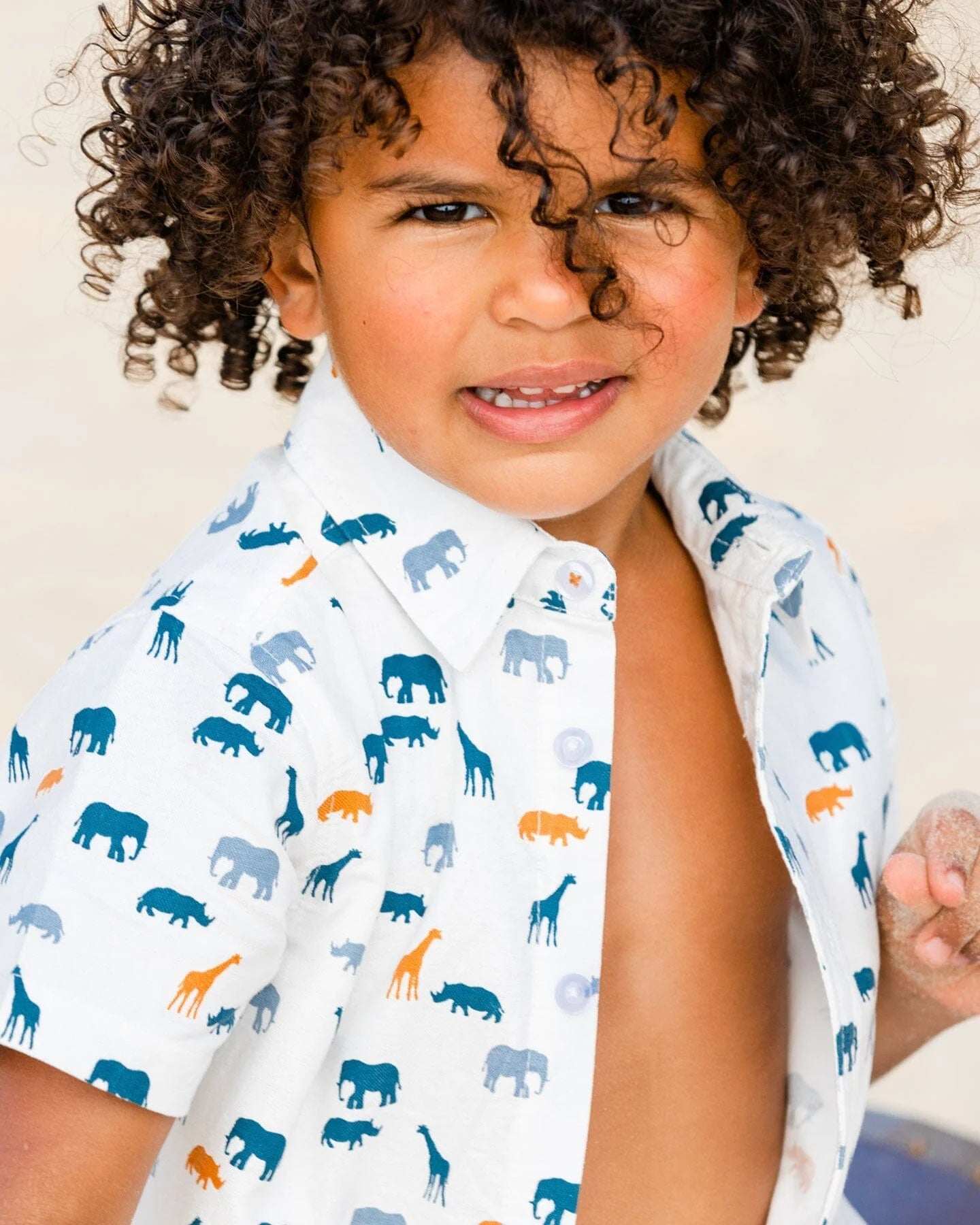 Chemise manches courtes en popeline blanche imprimée amis de la jungle