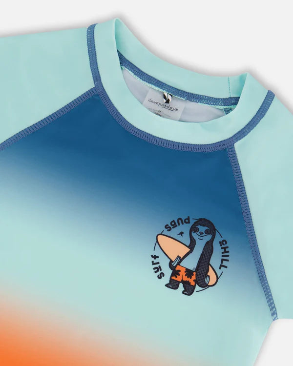 chandail maillot de bain à manches courtes bleu marine, turquoise et orange