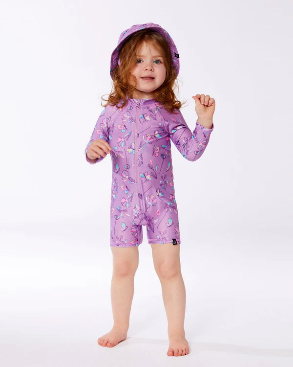 Maillot une-pièce mauve avec papillons multicolores