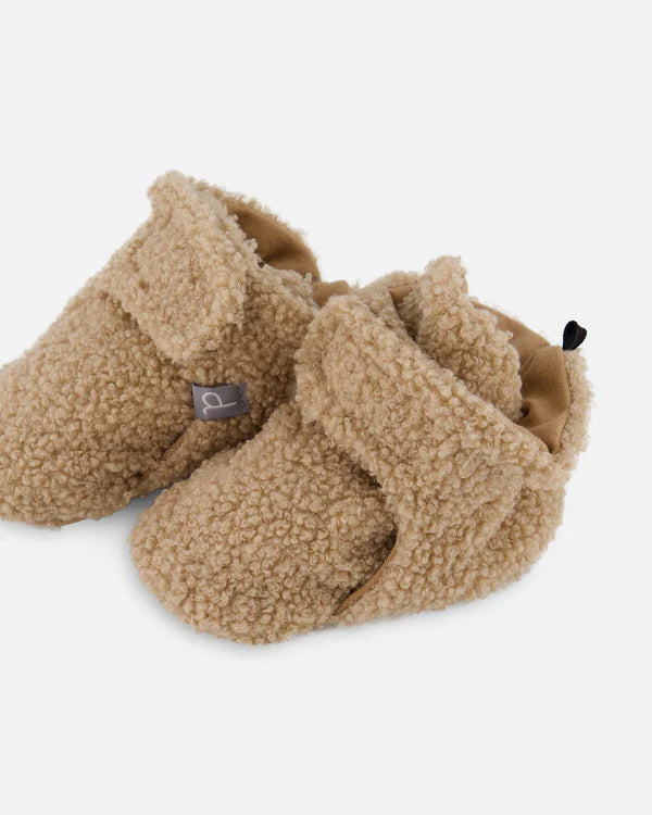 Pantoufles en sherpa blanc cassé et en Brun
