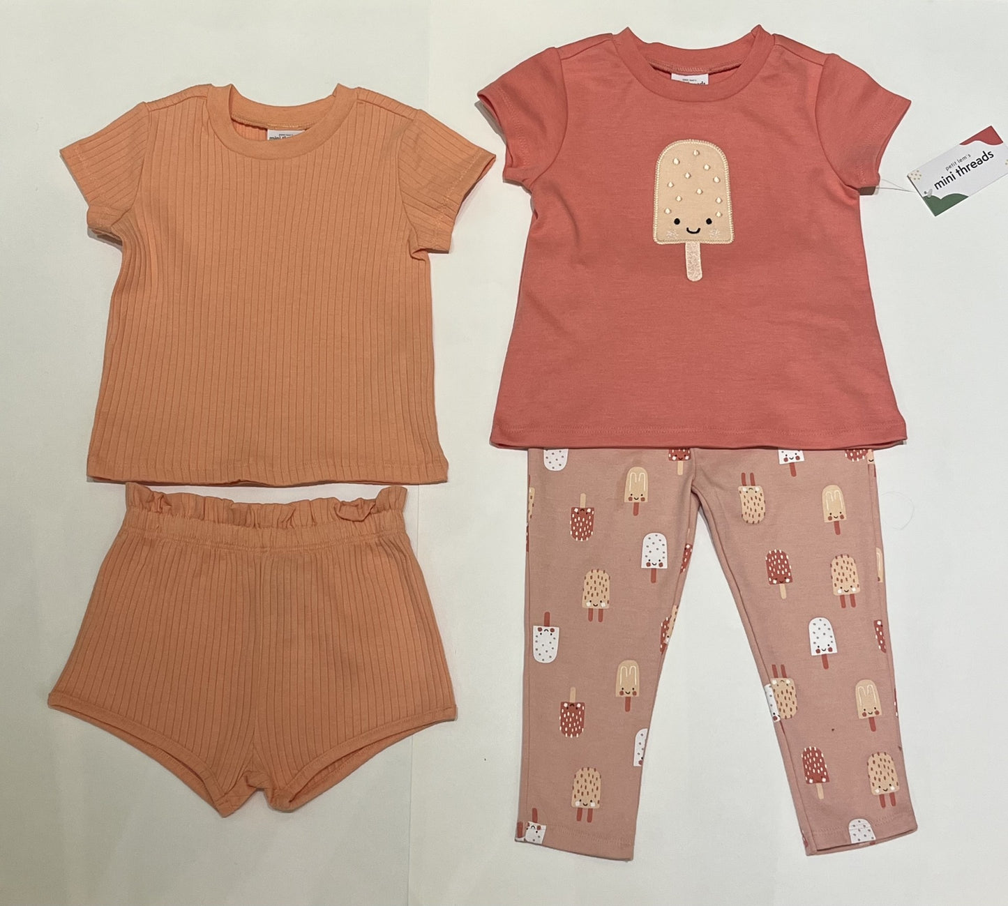 Ensemble de 2 kits fillette comprenant 2 t-shirt, un legging et un short le tous dans des couleurs pèche