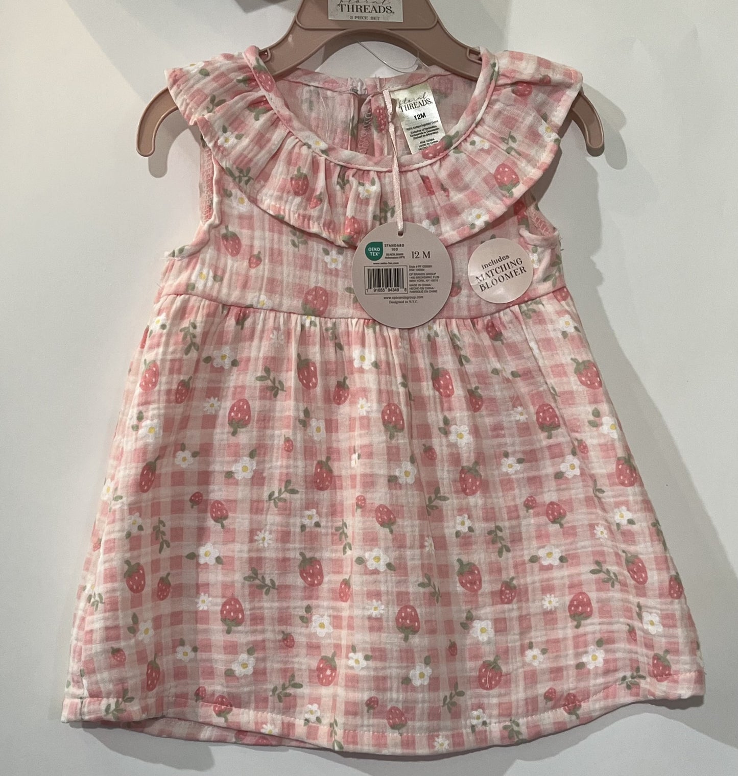 Ensemble 3 morceaux, robe a carreaux blanc et rose imprimé fraises, bloomer et chapeau de paille