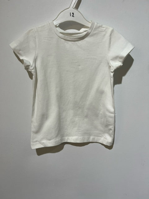 Ensemble de salopette saumon avec t-shirt blanc
