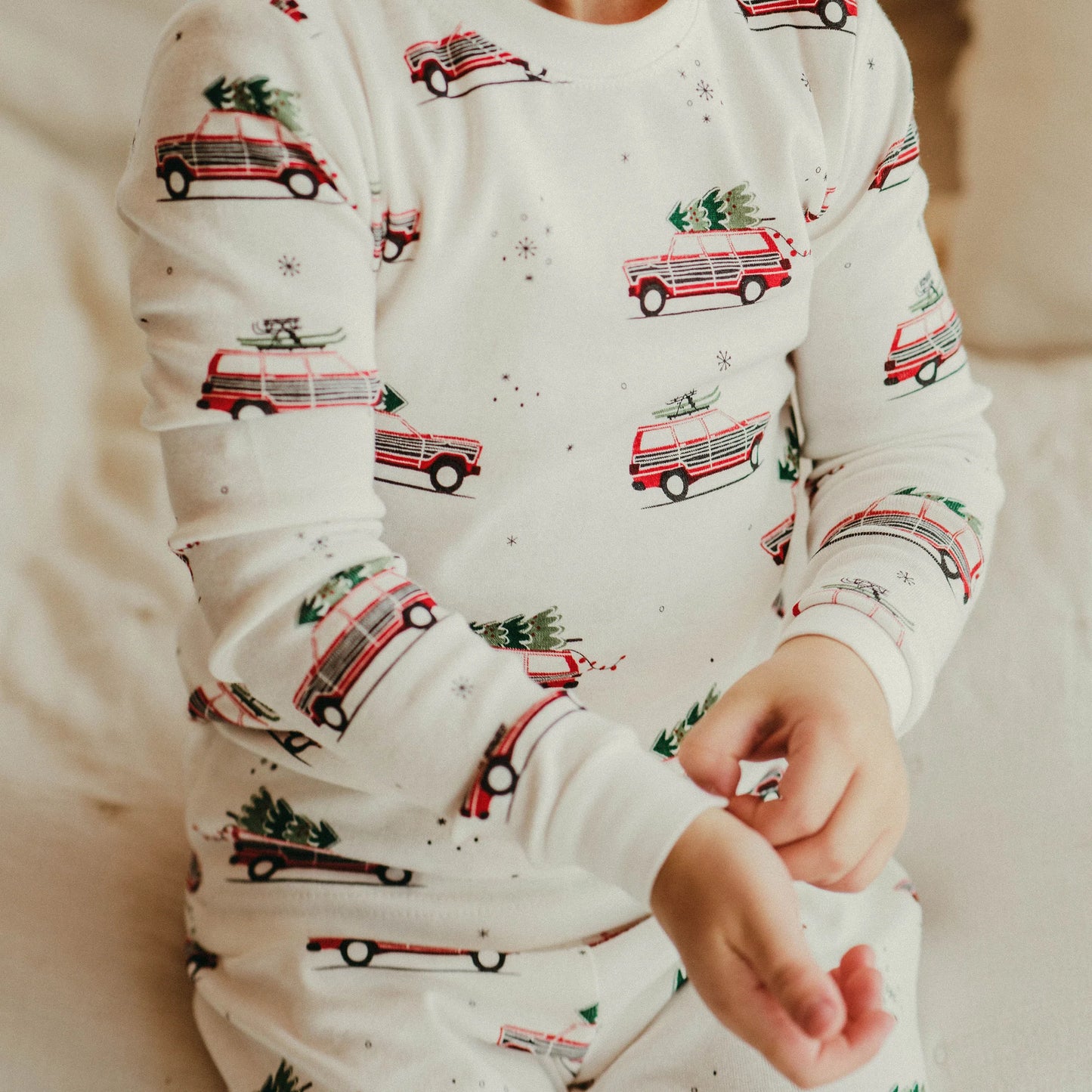 Ensemble pyjama blanc cassé à imprimés de voitures festives