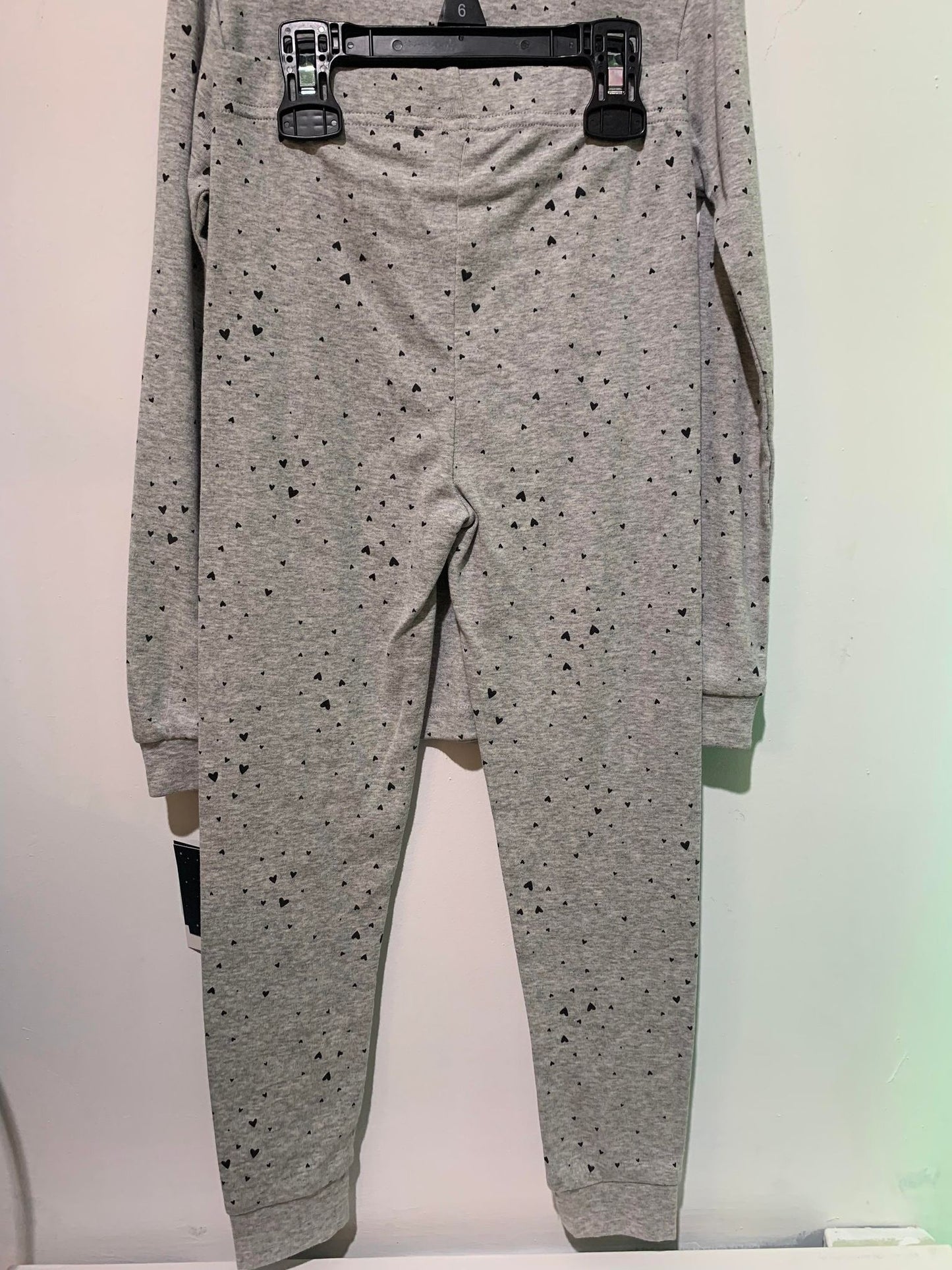 Pyjama deux pièce gris et motif petit cœur