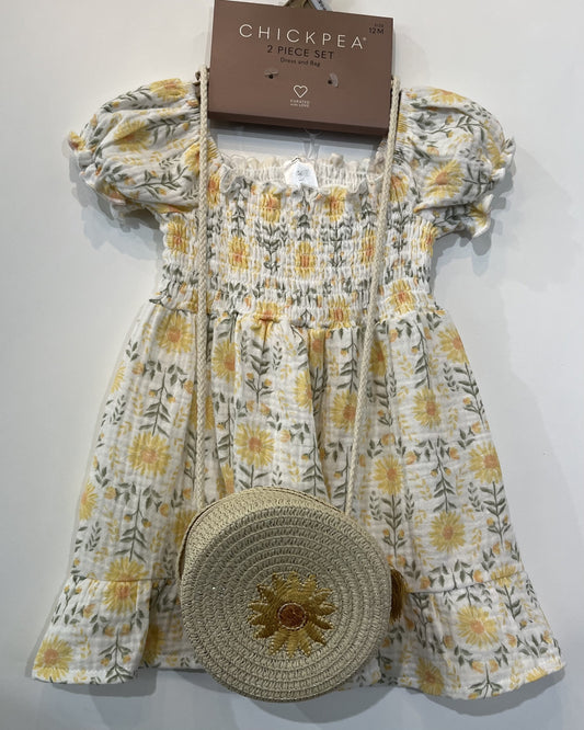 Ensemble Robe au fond blanc imprimé floral et sac a main.