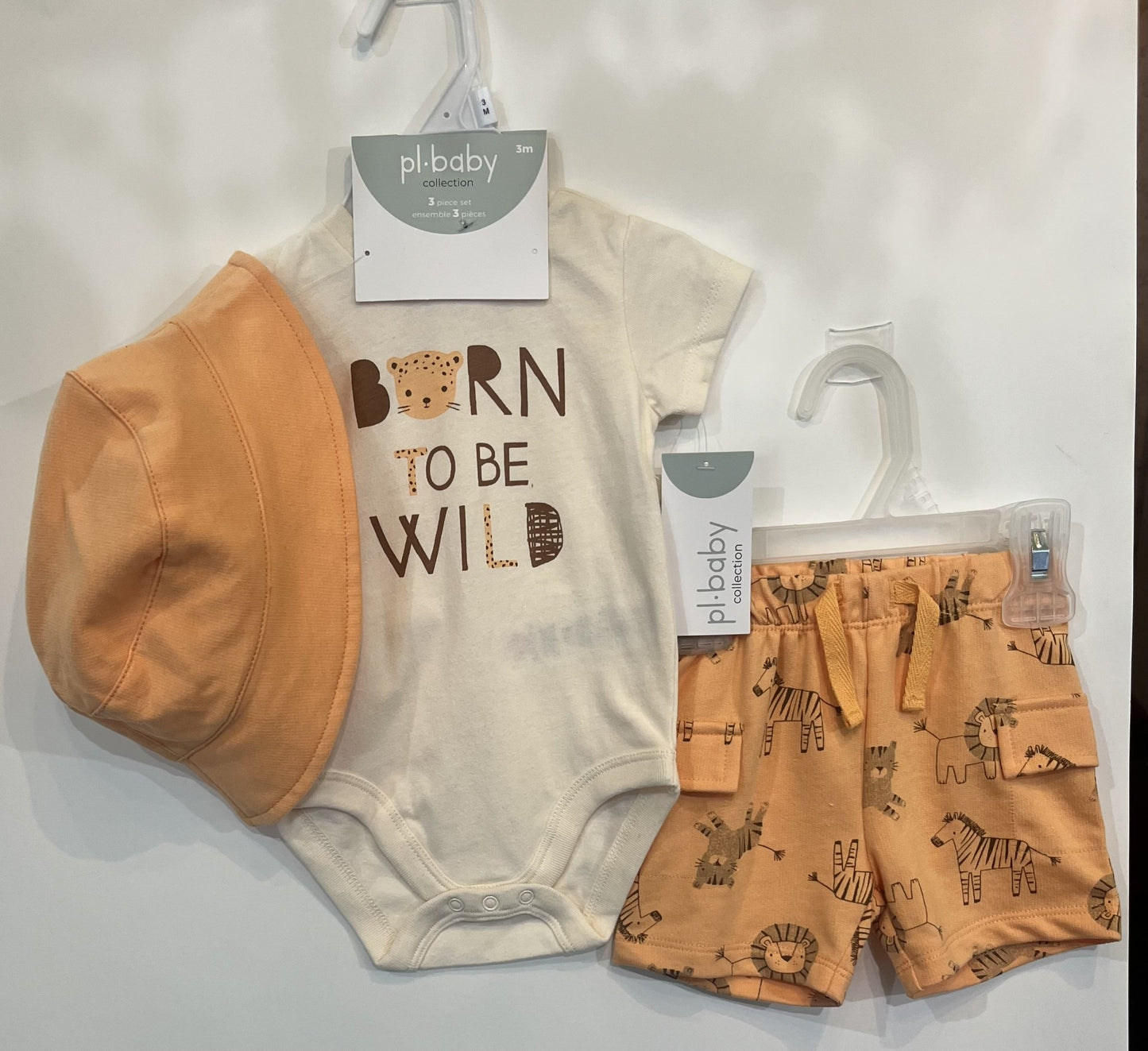 Ensemble 3 pièces bébé avec l'inscription "BORN TO BE WILD"