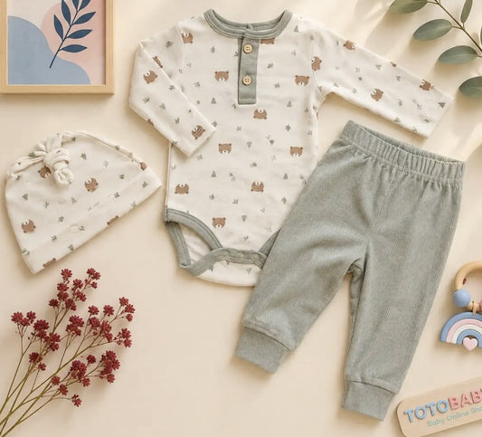 Ensemble bébé trois pièces Cache couche, pantalon et bonnet