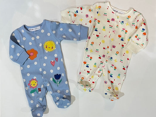 Kit de 2 pyjamas a bouton pressions pour Fille imprimé soleil, fleurs et coeurs