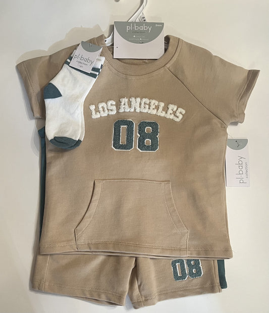 Ensemble 4 morceaux Vert foret, beige et blanc, chandail, camisole, short et bas.