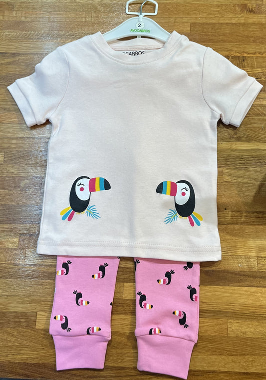 Pyjama rose avec Toucan a manche courtes.