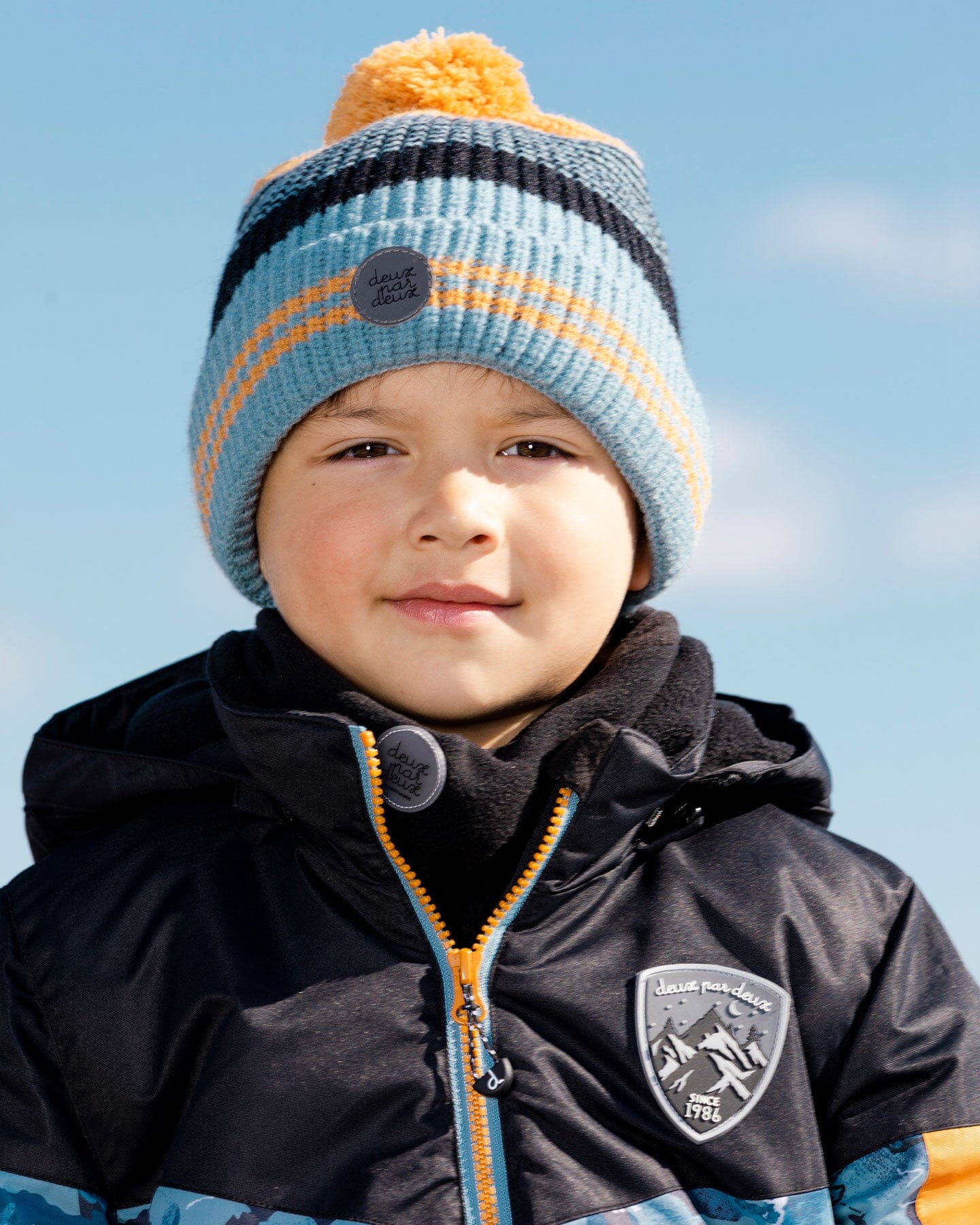 Tuque en tricot bleu rayé