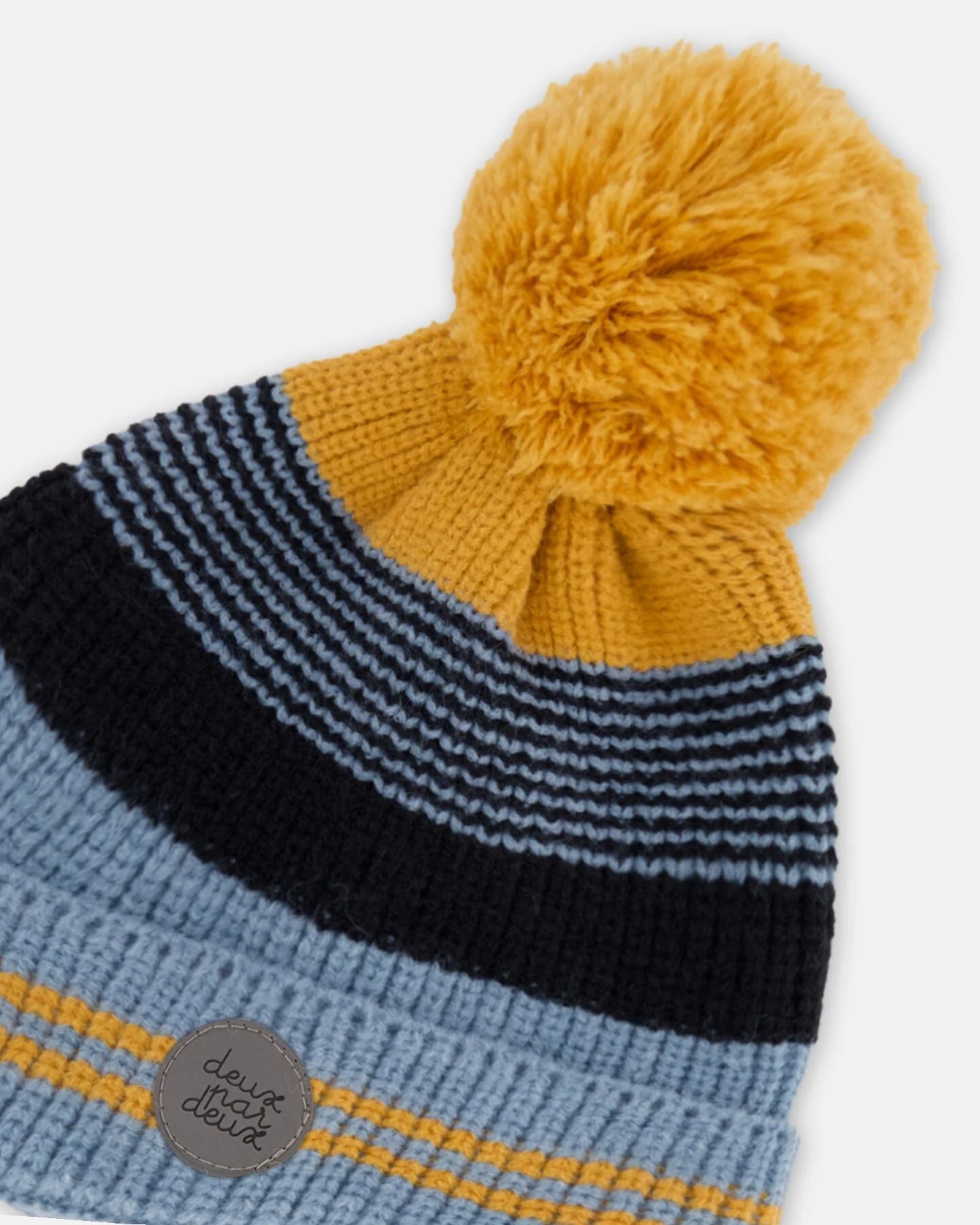 Tuque en tricot bleu rayé