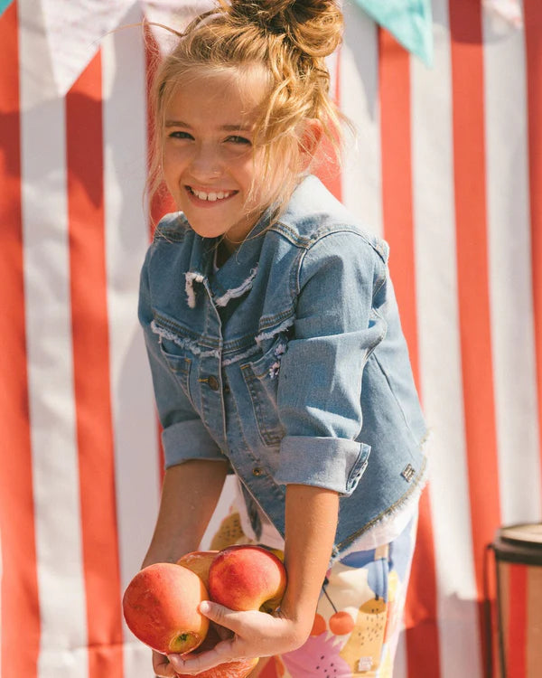 Veste en denim effiloché avec broderie