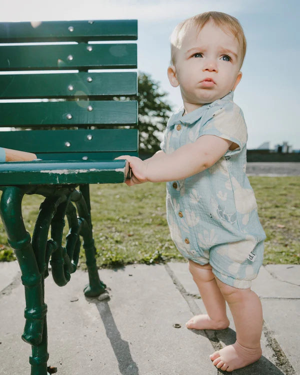 Barboteuse en mousseline bleu imprimé tortues