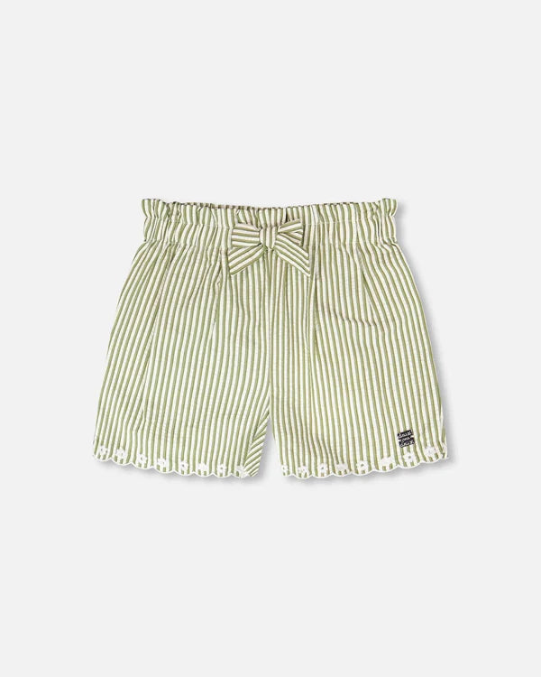 Short à rayures vertes et blanc cassé avec broderies