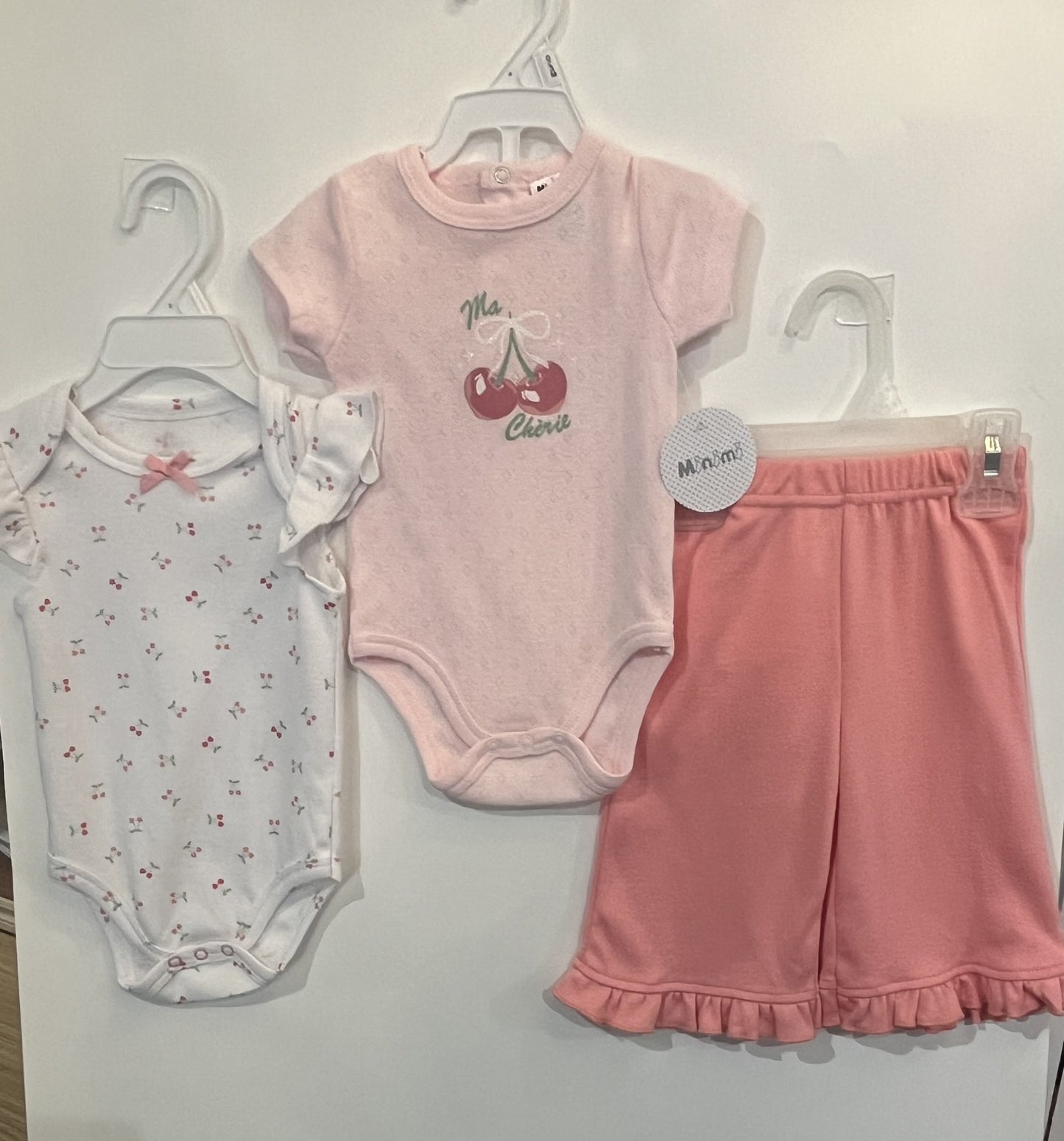 Ensemble 3 morceaux pour bébé fille, comprend deux bodies et d'un pantalon.