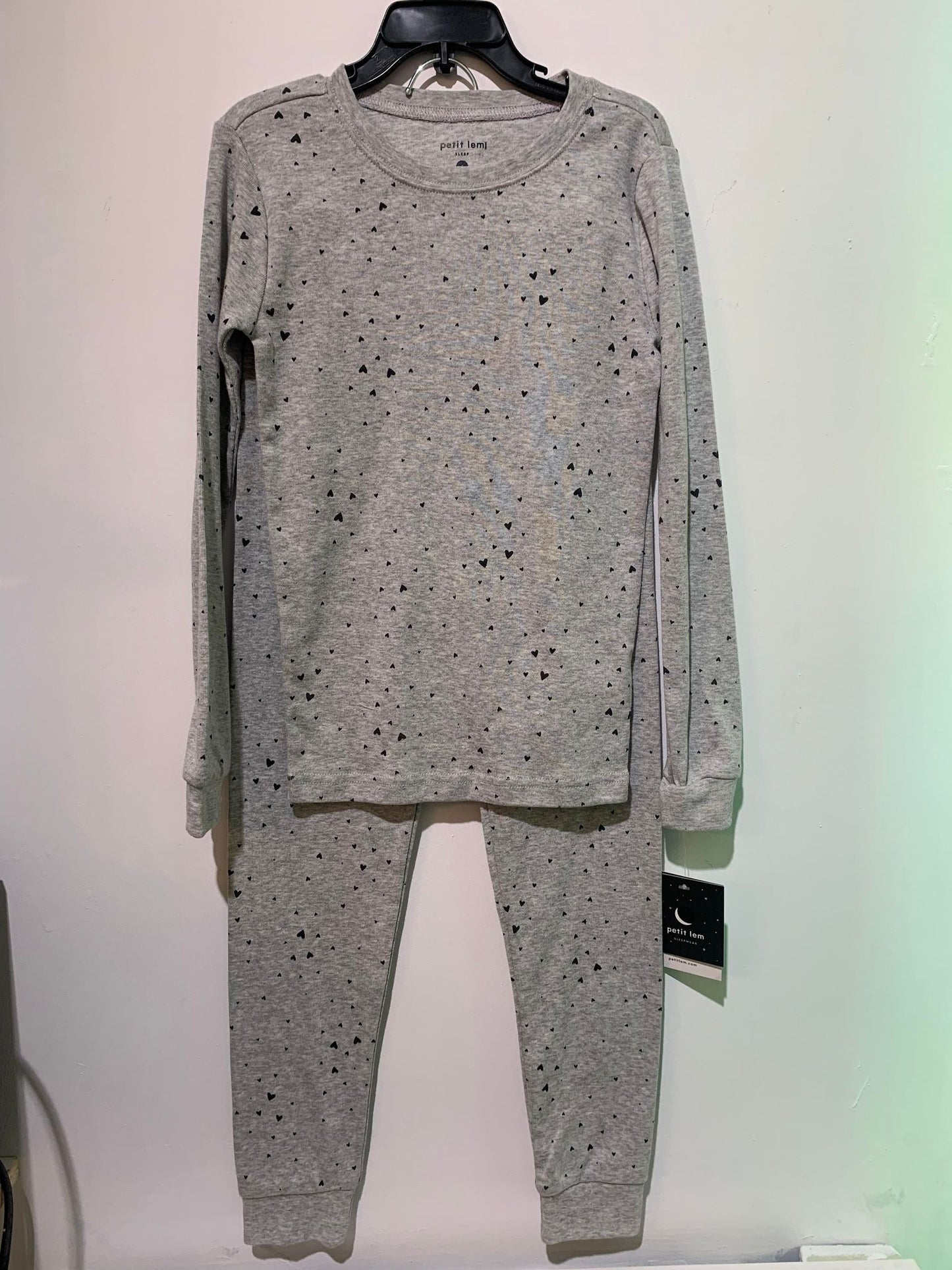 Pyjama deux pièce gris et motif petit cœur