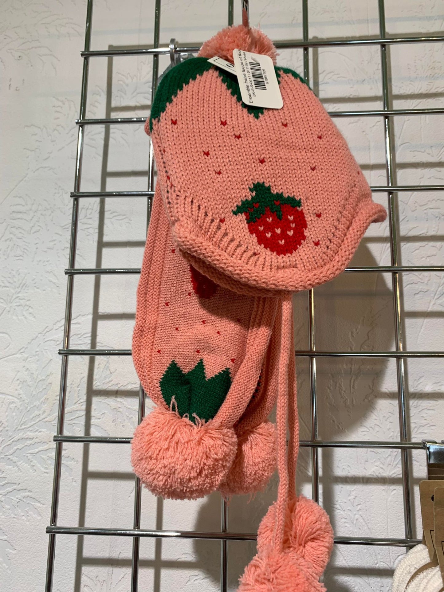 Ensemble fraise tuque et foulard