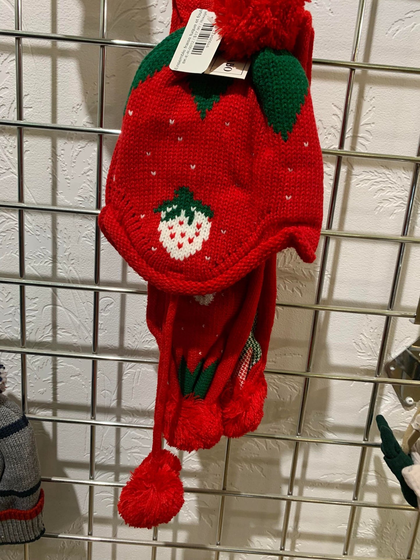 Ensemble fraise tuque et foulard