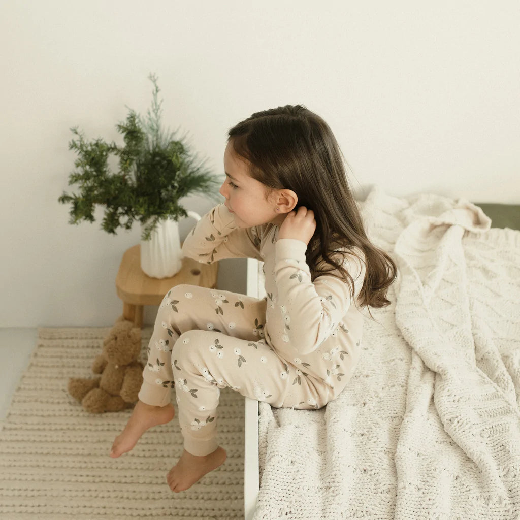 Ensemble pyjama taupe à imprimés de groseilles